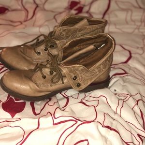 Lace edge ankle tan combat boots